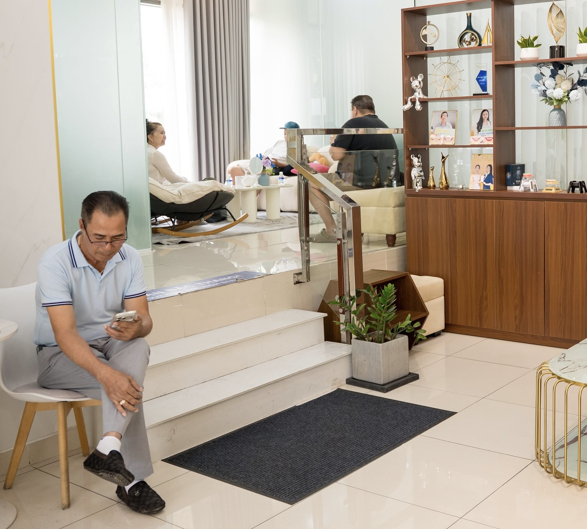 The clinic lounge and seating area
